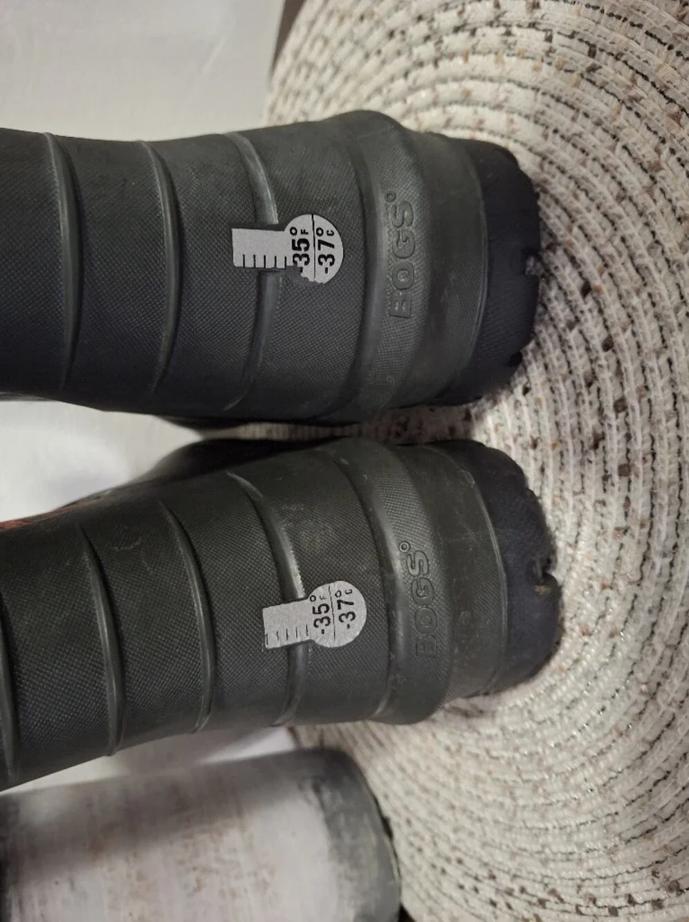 Bogs Kids Neoclsic Gray Rain Boots with Orange and Red Camo Sasquatch Size 6.